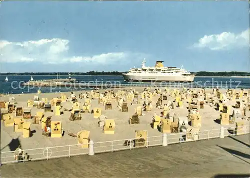 Travemuende Ostseebad Strand mit Mole Ozeandampfer Kat. Luebeck