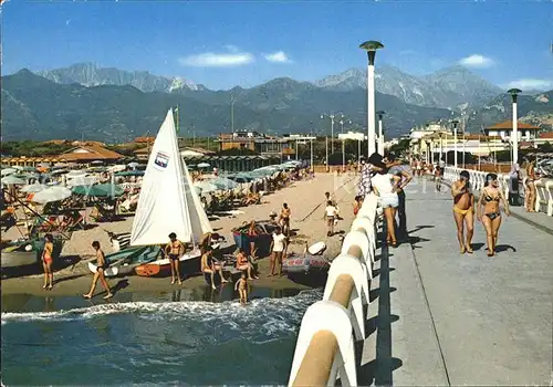 Forte dei Marmi Pontile e spiaggia Kai Strand Berge Kat. Italien