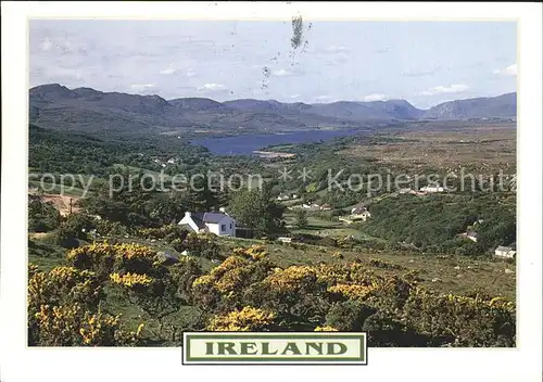 Irland Haeuser See / Irland /