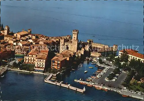 Sirmione Lago di Garda Castello Il Porto Veduta aerea Kat. Italien