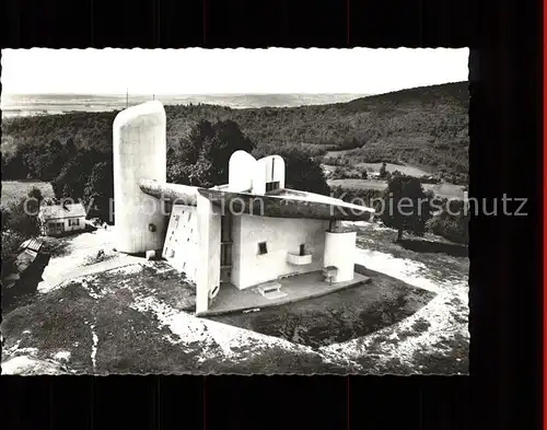 Gebaeude und Architektur Chapelle de Notre Dame du Haut Architecte Le Corbusier Wallfahrtskirche Ronchamp Fliegeraufnahme Kat. Gebaeude