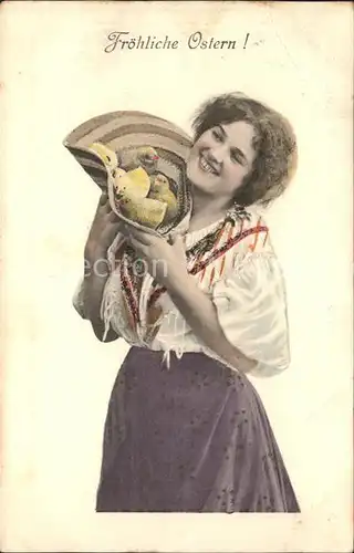 Ostern Easter Paques Kueken Tracht Frau  / Greetings /