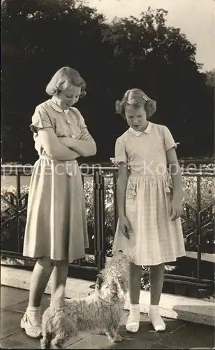 Adel Niederlande Prinzessin Beatrix Prinzessin Irene Hund Kat. Koenigshaeuser