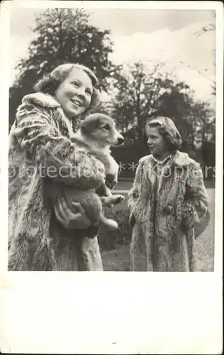 Adel Niederlande Prinzessin Beatrix Prinzessin Irene Hund  Kat. Koenigshaeuser