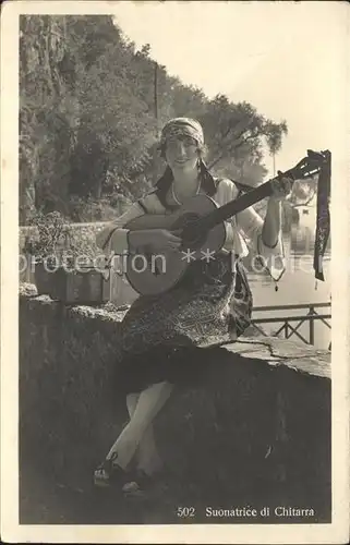 Gitarre Frau Tracht Tessin Ticino Suonatrice di Chitarra Kat. Musik