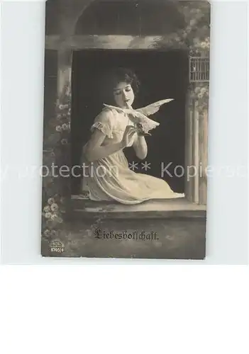 Foto RKL Paris Nr. 8765 4 Liebesbotschaft Taube Frau Kat. Fotografie