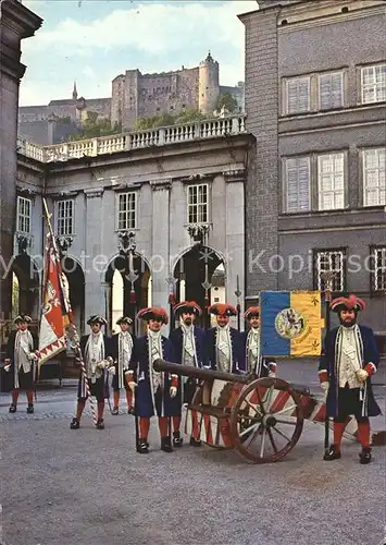 Leibgarde Wache Buergergarde Salzburg Falconett Banner Domplatz  Kat. Polizei