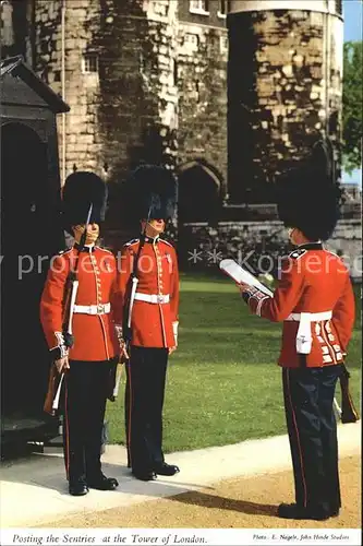 Leibgarde Wache Posting the Sentries Tower of London  Kat. Polizei