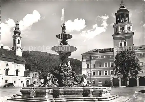 Salzburg Oesterreich Residenzbrunnen Glockenspiel Michaelikirchlein Kat. Salzburg