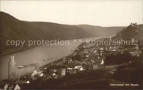 Oberwesel Rhein Panorama mit Burgruine Schoenburg