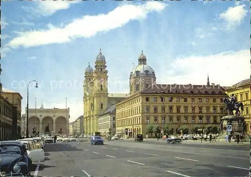 Muenchen Ludwigstrasse mit Theatinerkirche und Feldherrnhalle Kat. Muenchen