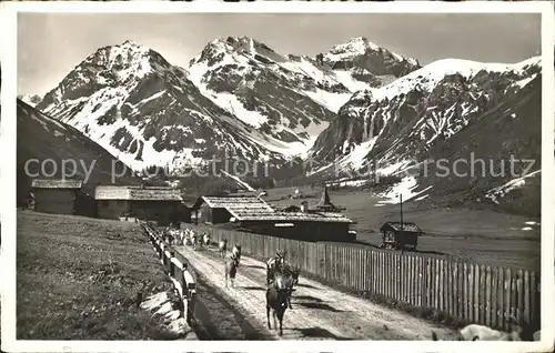 Sertig Doerfli Viehtrieb Mittaghorn Plattenhorn Hochdukan Buendner Alpen Kat. Sertigpass