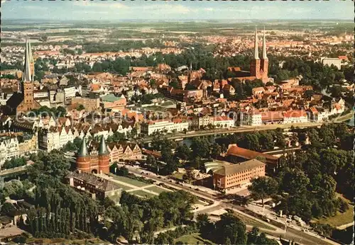 Luebeck Innenstadt Holstentor Kirche Fliegeraufnahme Kat. Luebeck