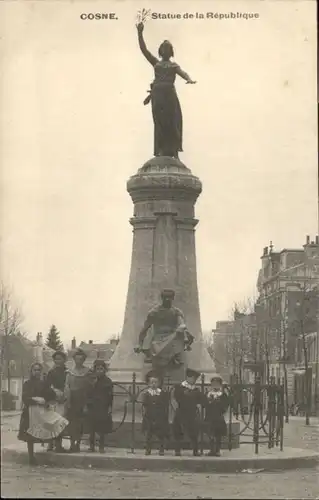 Cosne-Cours-sur-Loire Statue Republique * / Cosne-Cours-sur-Loire /Arrond. de Cosne-Cours-sur-Loire