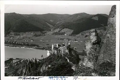 Wachau Oesterreich Burg Felsen