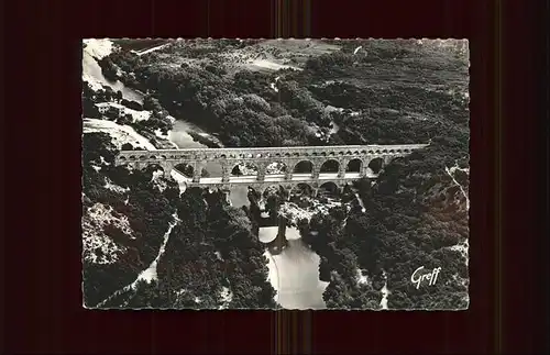 Vers-Pont-du-Gard Bruecke aerienne du Pont Fliegeraufnahme / Vers-Pont-du-Gard /Arrond. de Nimes