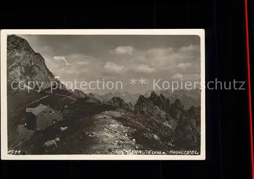 Noerdlinger Huette Alpenverein Schutzhuette Karwendelgebirge Alpenpanorama