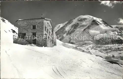 Monte Rosa Huette mit Liskamm Schutzhuette Walliser Alpen