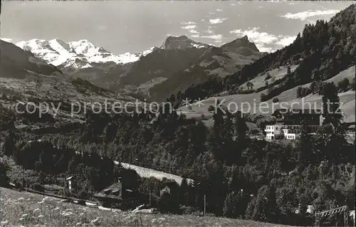 Bad Heustrich im Kandertal mit Bluemlisalp Aermighorn und Gehrihorn / Frutigen /Bz. Frutigen