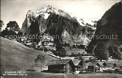 Grindelwald Ortsblick mit Wetterhorn Kat. Grindelwald