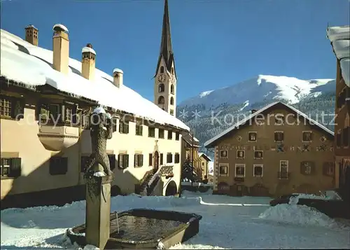 Zuoz GR Dorfpartie mit Brunnen und Kirche Kat. Zuoz