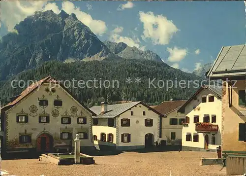 Scuol Tarasp Vulpera Dorfplatz Scuol mit Piz Pisoc / Scuol /Bz. Inn