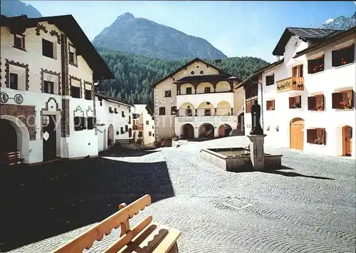 Bad Scuol Dorfplatz mit Museum und Brunnen Kat. Scuol