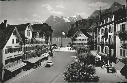 Brunnen Vierwaldstaettersee SZ mit Guetschen und Urirotstock