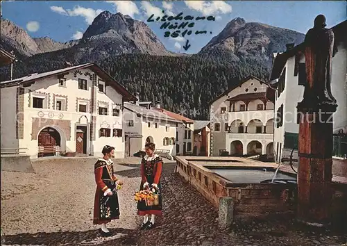 Scuol Tarasp Vulpera Dorfplatz Scuol mit Museum und Brunnen / Scuol /Bz. Inn