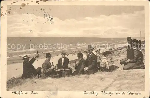 Wijk aan Zee Gezellig Uurtje in de Duinen Gruppenbild Kat. Niederlande