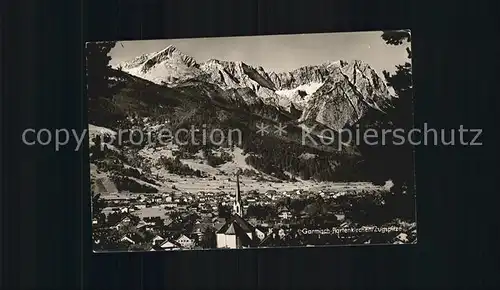 Garmisch Partenkirchen Gesamtansicht mit Zugspitze Wettersteingebirge Kat. Garmisch Partenkirchen