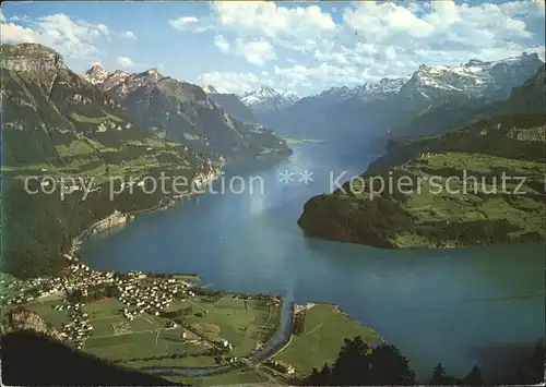 Brunnen Vierwaldstaettersee SZ mit Bristenstock Gitschen und Urirotstock Kat. Brunnen