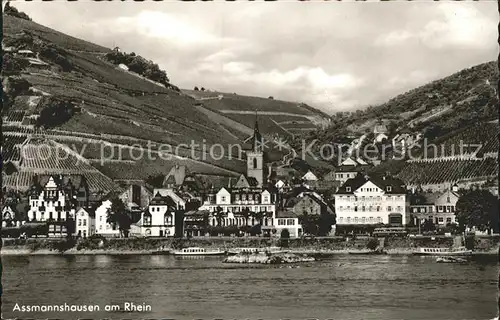 Assmannshausen Ortsansicht mit Kirche Weinberge / Ruedesheim am Rhein /