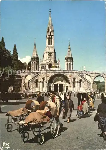 Lourdes Hautes Pyrenees Prozession Esplanade Rueckkehr der Kranken Kat. Lourdes