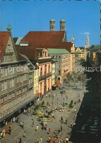 Muenchen Kaufingerstrasse mit Frauenkirche Dom Rathaus Kat. Muenchen