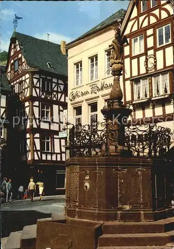 Bernkastel Kues Marktbrunnen Cafe am Rathaus Fachwerkhaeuser Kat. Bernkastel Kues