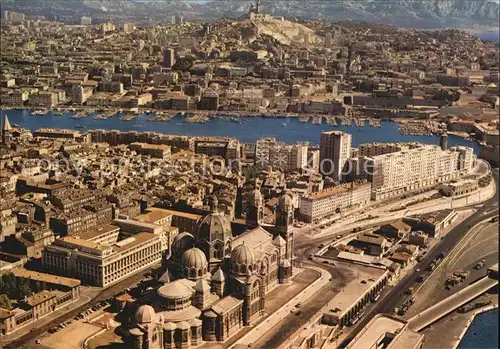 Marseille Fliegeraufnahme Cathedrale et Vieux Port Kat. Marseille