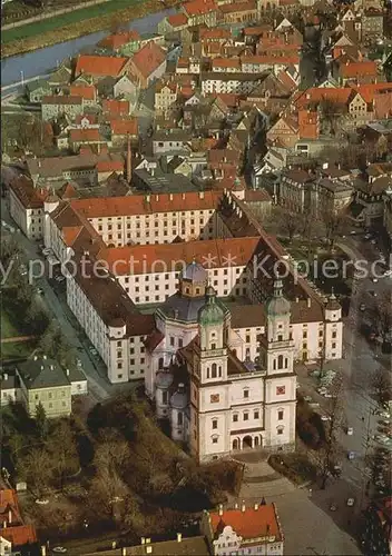 Kempten Allgaeu St Lorenz Kirche und fuerstaebtl Residenzschloss Fliegeraufnahme Kat. Kempten (Allgaeu)