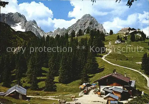 Garmisch Partenkirchen Am Kreuzeck Kreuzalm Kreuzeckhaus gegen Zugspitze und Waxensteine Kat. Garmisch Partenkirchen