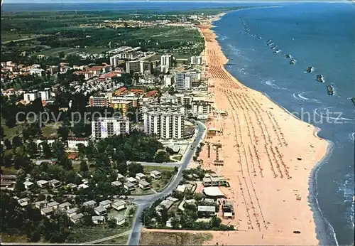 Pomposa Fliegeraufnahme mit Strand