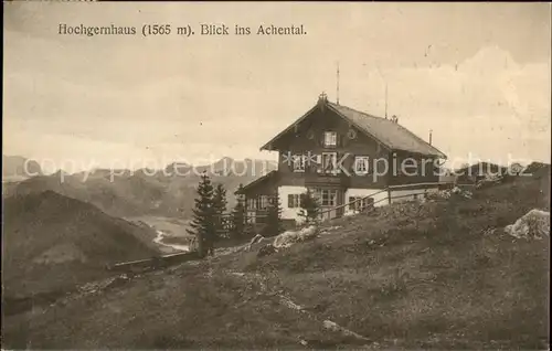 Hochgernhaus Chiemgau Berghuette Chiemgauer Alpen Blick ins Achental Kat. Marquartstein