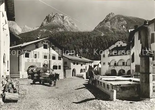 Scuol Dorfplatz Brunnen Pferdefuhrwerk Alpenblick Kat. Scuol