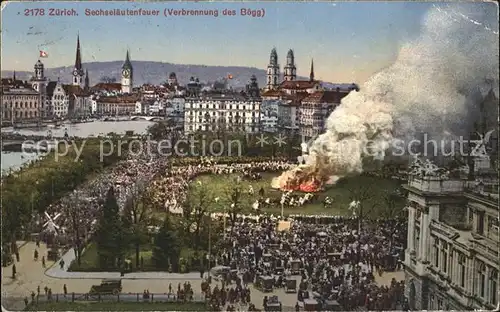 Zuerich Sechselaeutenfeuer Verbrennung des Boegg / Zuerich /Bz. Zuerich City