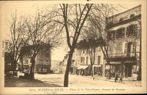 Maurs Maurs-le-Jolie Place Republique Avenue Bagnac x / Maurs /Arrond. d Aurillac