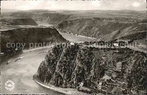 Loreley Lorelei mit Blick auf St Goarshausen und Rhein Fliegeraufnahme Kat. Sankt Goarshausen