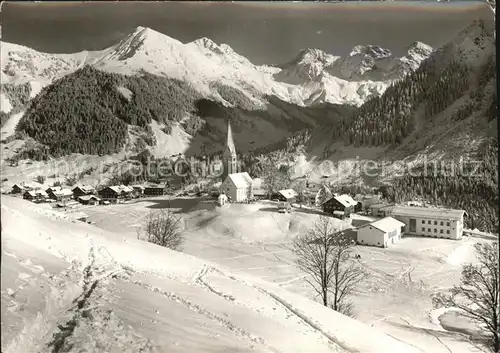 Mittelberg Kleinwalsertal mit Hammerspitze Hochgehren Kat. Oesterreich