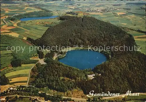 Daun Eifel Gemuendener und Weinfelder Maar Fliegeraufnahme Kat. Daun