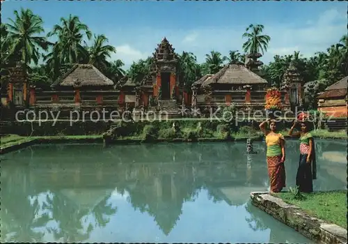 Bali Indonesien Girls carrying offerings Kat. Bali