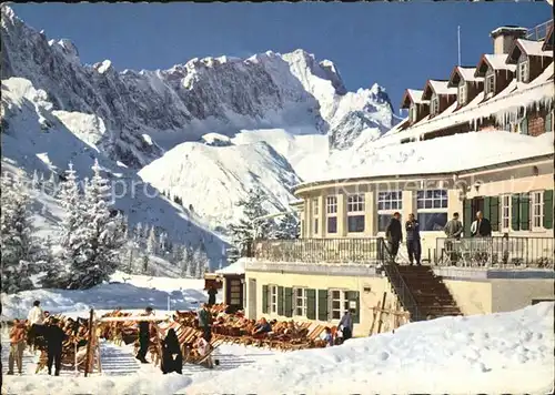 Kreuzeckhaus mit Zugspitze Kat. Garmisch Partenkirchen