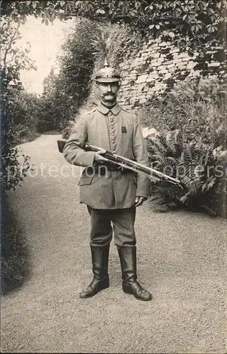 Militaria WK1 Soldat mit Gewehr  Kat. WK1